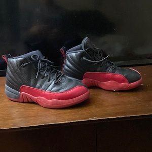 Selling kids sneakers worn a few times still in wonderful condition